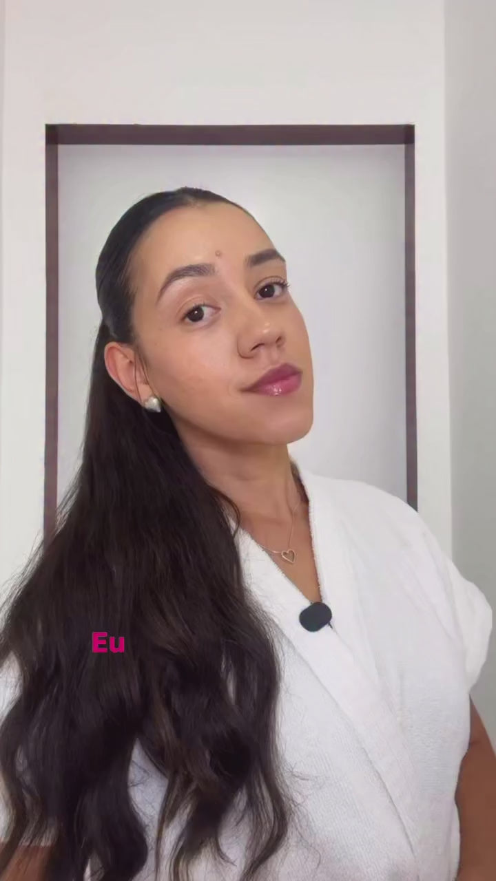 Cliente usando body splash Rosa Selvagem Parfum